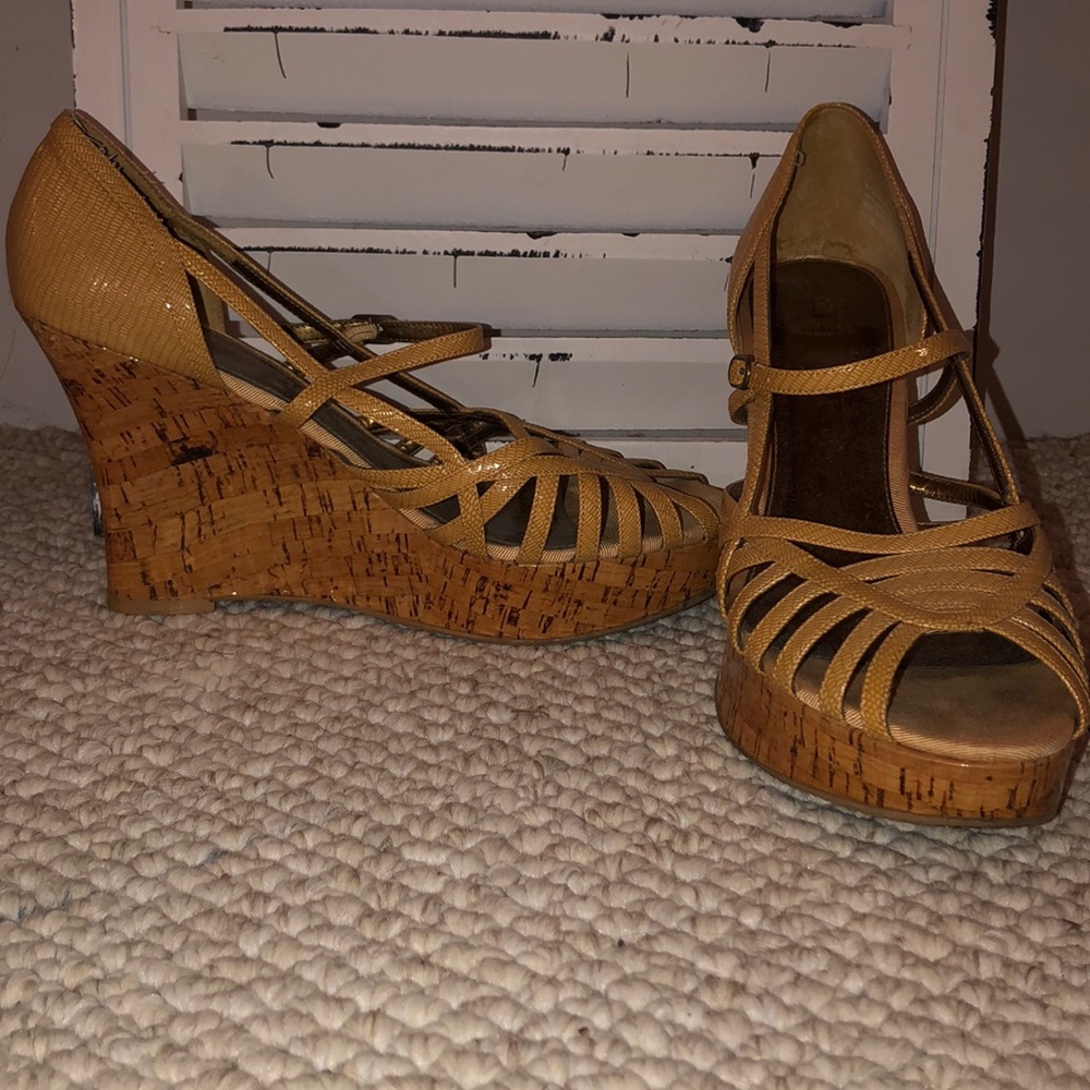 Quintessential nude straps platoform wedges!